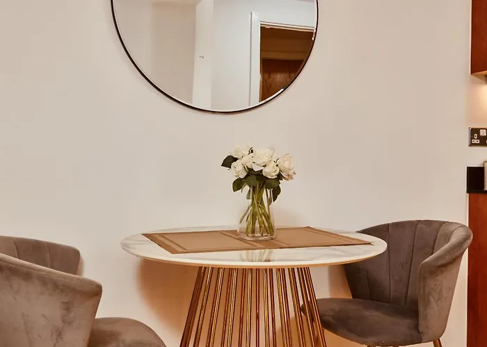 Riverside Dock Free Secure Parking Apartment