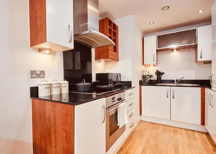 Riverside Dock Free Secure Parking Apartment Leeds (West Yorkshire)