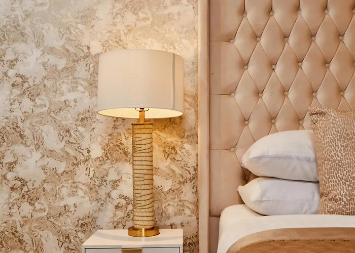 Riverside Dock Free Secure Parking Apartment Leeds (West Yorkshire)