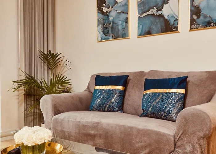 Riverside Dock Free Secure Parking Apartment *