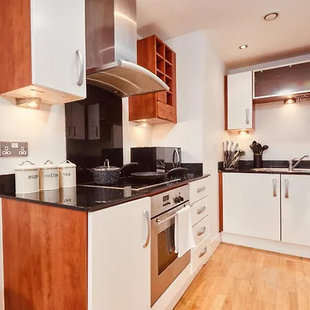 Riverside Dock Free Secure Parking Apartment Leeds (West Yorkshire)