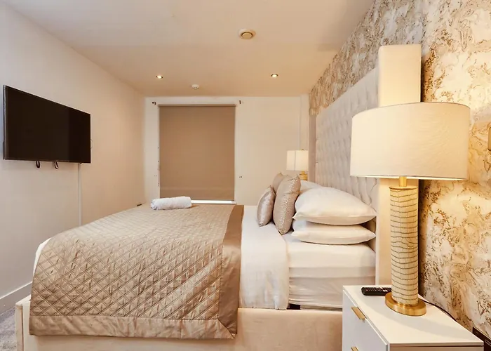 Riverside Dock Free Secure Parking Лідс